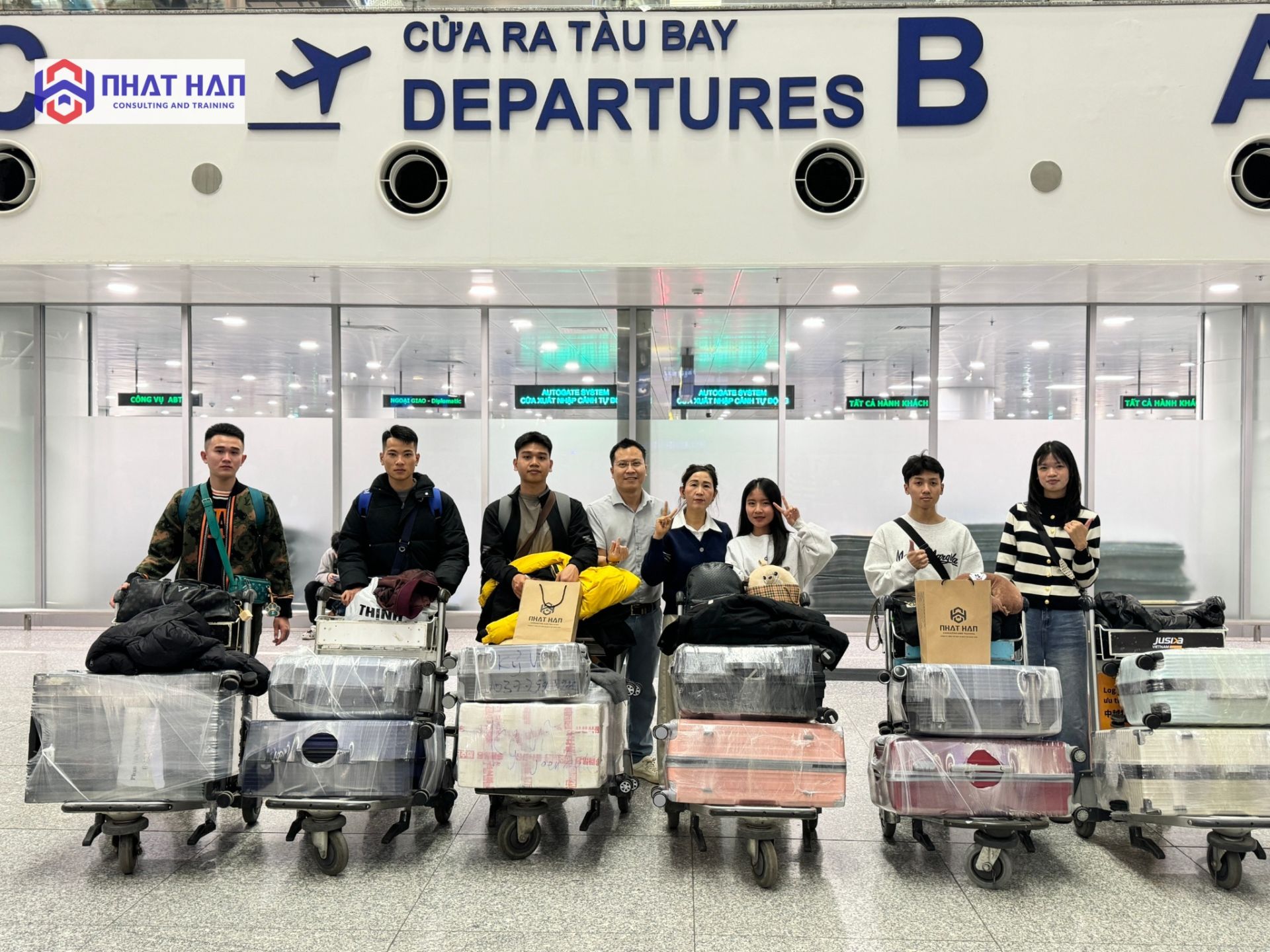 Ảnh chụp học viên tại sân bay