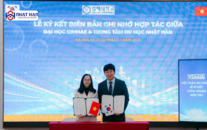 Khoảnh khắc đại diện Nhật Hàn và Trường Gimhae chính thức ký kết hợp tác.
