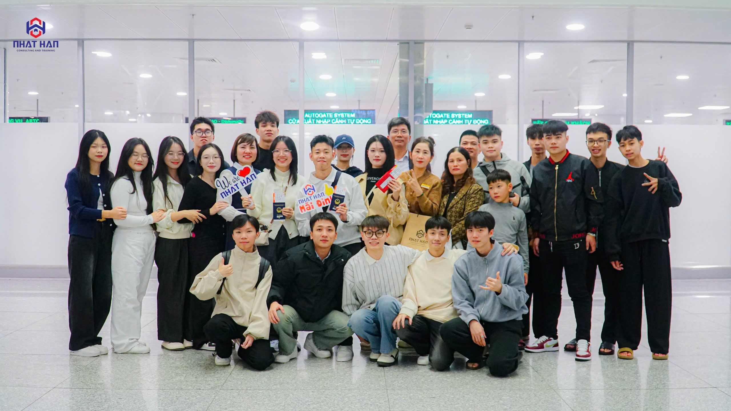 KHOẢNH KHẮC CHIA TAY Ở SÂN BAY LUÔN ĐẶC BIỆT NHẤT !